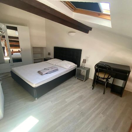 Le Cocon D'Avignon - T2 Duplex 40M2 - Centre Historique Intra Muros- Wifi Climatisation Luaran gambar